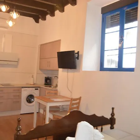Alcazar Viejo Parking Tourist Daire