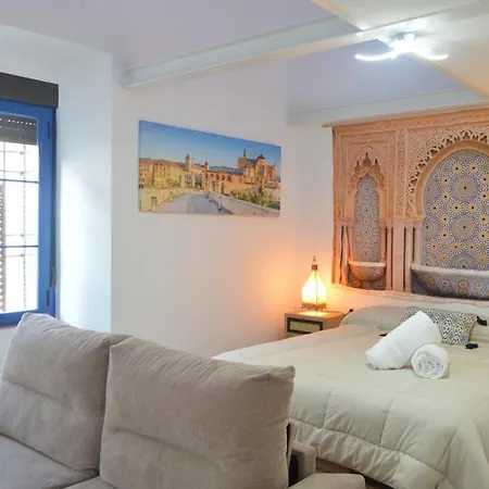 Alcazar Viejo Parking Tourist 코르도바