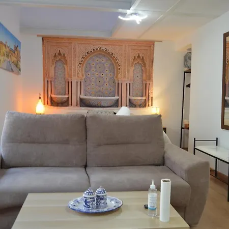 Alcazar Viejo Parking Tourist * 코르도바