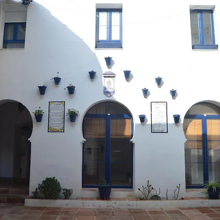 Alcazar Viejo Parking Tourist * 코르도바